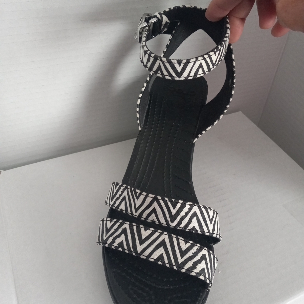 Crocs Black and White Patterned Wedge Platform Sandals Anckle Strap Sz 10w - Picture 3 of 12